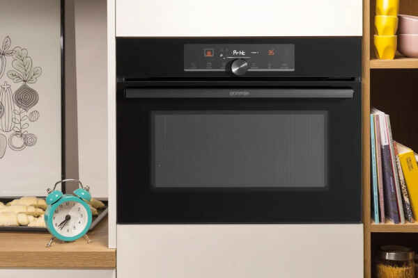 Kompaktowy piekarnik z mikrofalą Gorenje BCM4058B